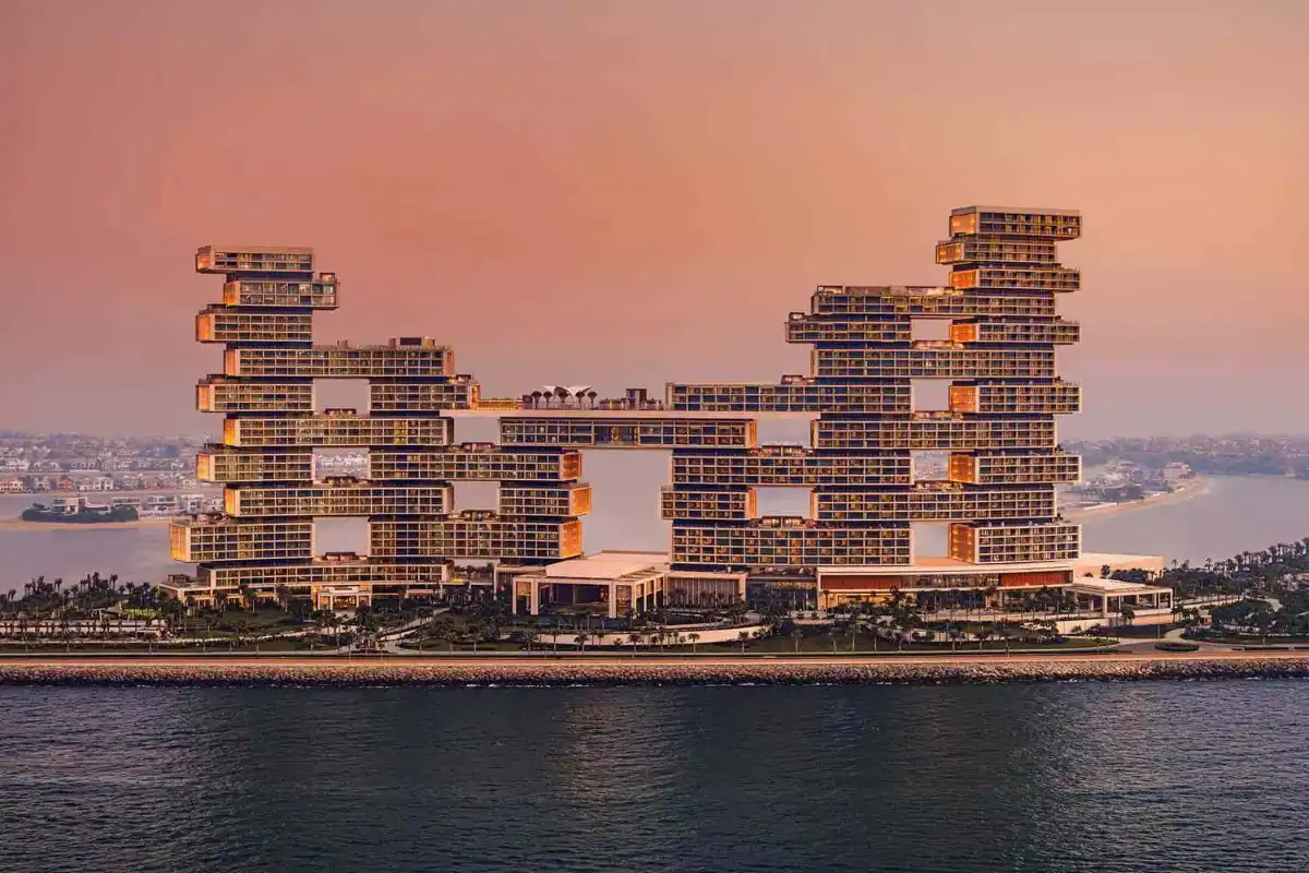 Facilities and working hours of Palm Jumeirah
