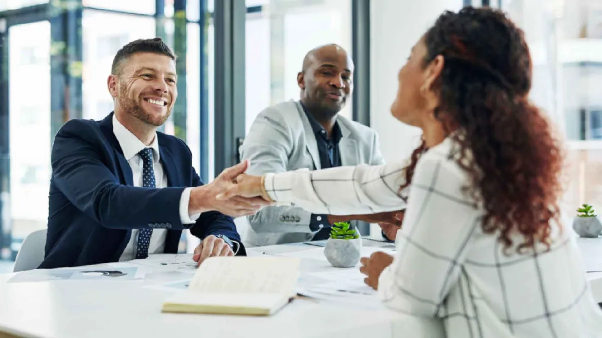 تفاوت ویزای کاری دبی با ویزای تحصیلی و توریستی